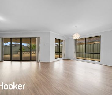 4x2x2 With Theatre - Photo 2