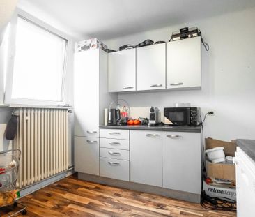 Tolle Dachgeschosswohnung mit Einbauküche in guter Lage vom beliebt... - Foto 1