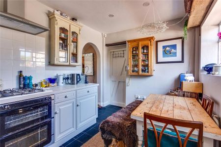 2 bedroom semi-detached house to rent - Photo 4