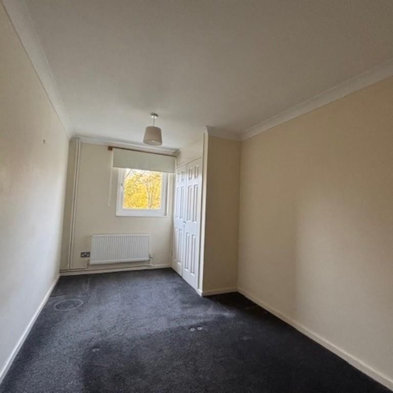 3 bedroom end of terrace house to rent - Photo 1