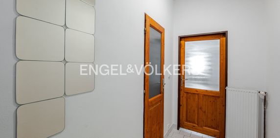 Pronájem bytu 1+kk a garsoniéry 35 m², Pobřežní 122, Praha - Photo 2