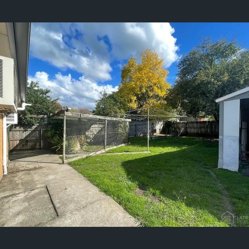 Churchill is calling you home - Photo 1