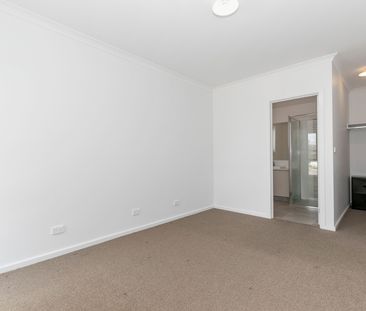 Spacious Family Home with Modern Comforts - Photo 5