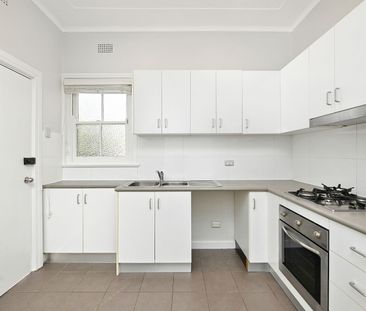 Discover Your Stylish Urban Oasis! - Photo 4