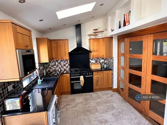 3 bedroom semi-detached house to rent - Photo 1