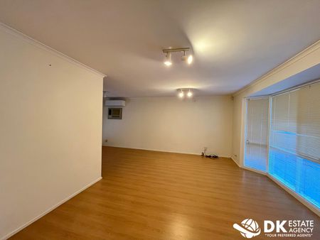 A Quiet and Perfectly Location Access to Freeway - Photo 5