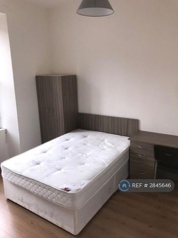 3 bedroom flat to rent - Photo 5