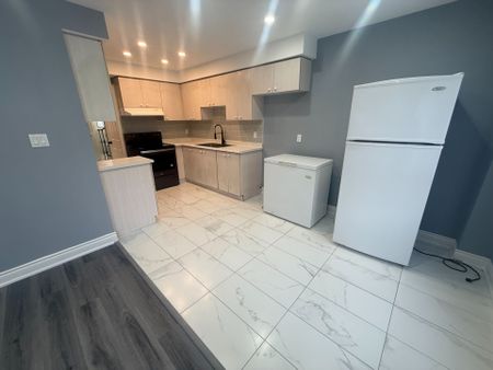 For Lease - 129 Lent Crescent, Brampton, Ontario - Photo 5