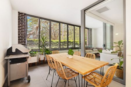 Contemporary Unfurnished One Bedroom Garden Apartment - Photo 2