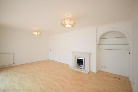 4 bedroom detached bungalow to rent - Photo 3