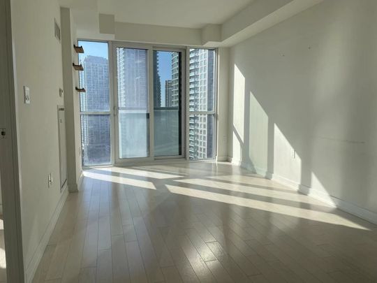For Lease - 1 The Esplanade Avenue Unit# 1601, Toronto, Ontario - Photo 1
