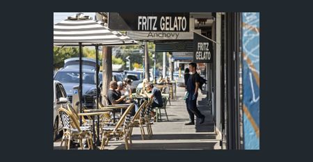 Top-Floor Comfort Moments from Bridge Road - Photo 3