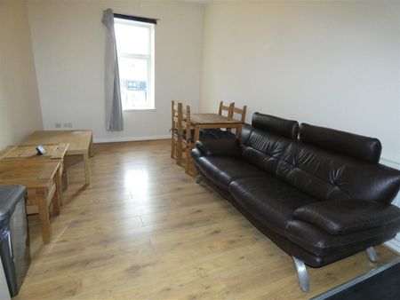 2 bed flat to rent in Shields Road Newcastle upon, Newcastle Upon Tyne, NE6 - Photo 3