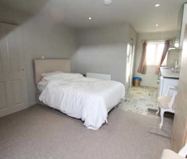 Terraced house to rent - Photo 2