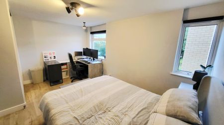 Winchester Close, Enfield - Photo 2