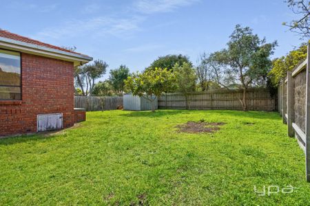 FANTASTIC LOCATION - IMMACULATE COASTAL HOME WITH TIMBER FLOORS - Photo 4