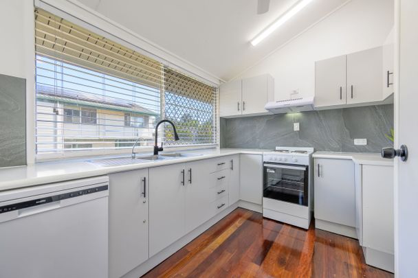 FRESHLY RENOVATED WITH SPACE TO SPARE - YOUR BEAK STREET BEAUTY AWAITS! - Photo 1
