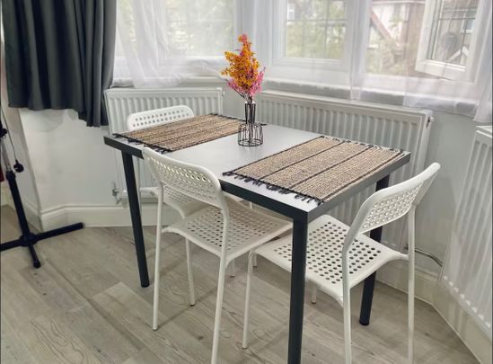 Studio Flat, Georgian Court, HA9 - Photo 1