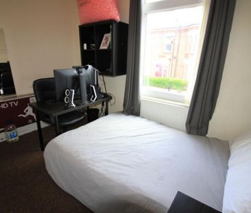 4 bedroom terraced house to rent - Photo 5