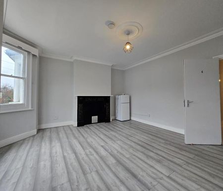 5 bedroom semi-detached house to rent - Photo 4