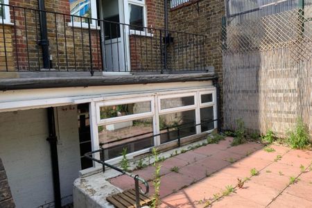 Vicarage Road - Photo 3