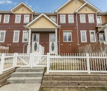 Modern 3 bed & 2.5 bath townhouse with double attach garage in Terw... - Photo 1
