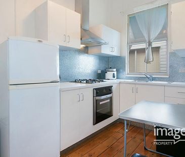COZY 1 BEDROOM FLAT - SUITABLE FOR STUDENTS OR SINGLES - WATER INCL... - Photo 2