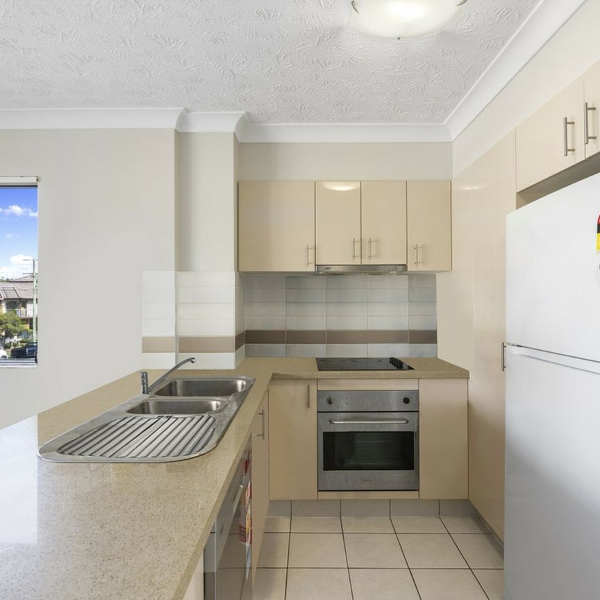 Only meters from the Broadwater... - Photo 1