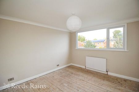 4 bedroom semi-detached house to rent - Photo 5