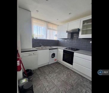 4 bedroom flat to rent - Photo 2