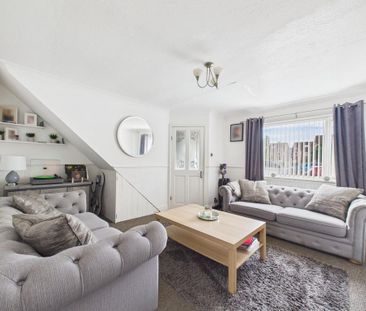3 bedroom end of terrace house to rent - Photo 2