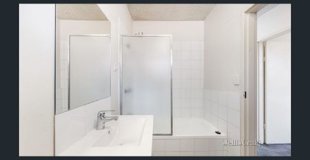 Spacious Two Bedroom Apartment in the Heart of Malvern - Photo 3