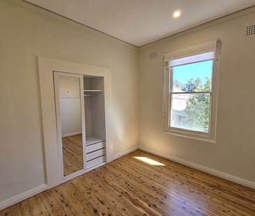 CHARMING 2-BEDROOM GARDEN APARTMENT - Photo 5