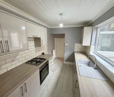 3 bedroom terraced house to rent - Photo 3