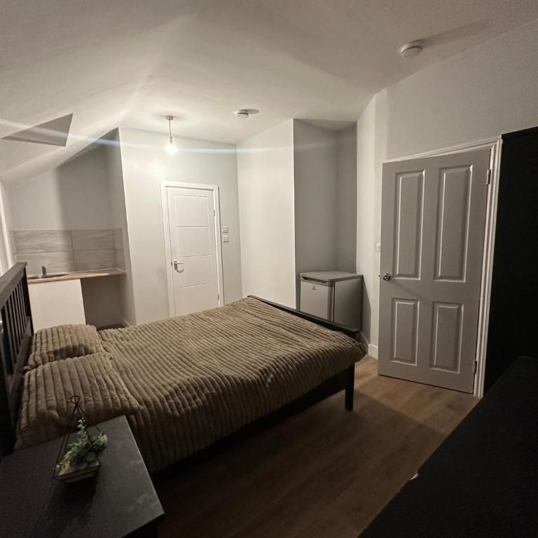 1 Bedroom Room To Rent - Photo 1