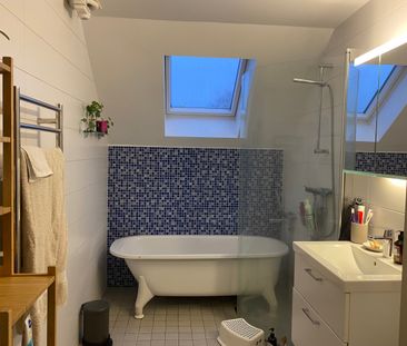 Rum i hus - kvinnlig student - Photo 4