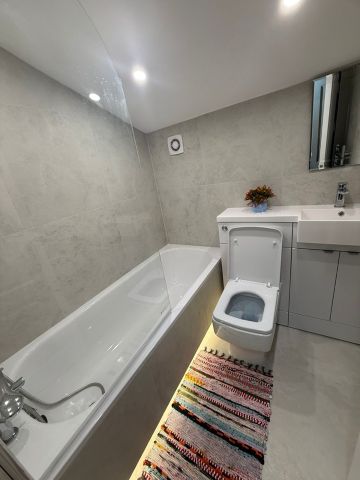 Room in a Shared House, Whitehorse Road, CR7 - Photo 4