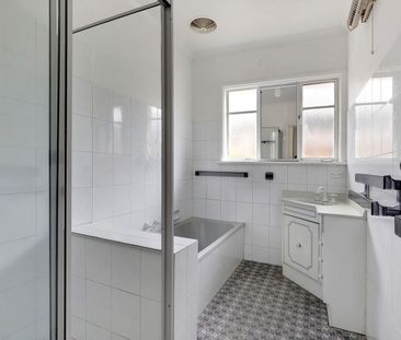 Three bedroom family home - Photo 4