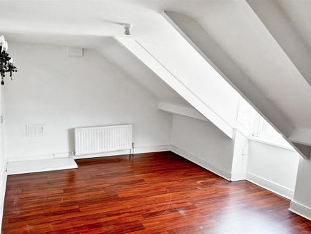 3 bedroom flat to rent - Photo 4