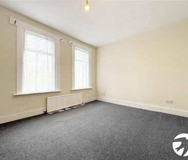 4 bedroom end of terrace house to rent - Photo 3