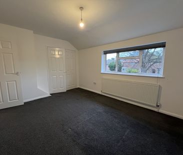 Henslow Way, Woking - 2 bedrooms Property for lettings - Seymours - Photo 2