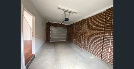 Two Bedroom Modern Townhouse - Photo 4