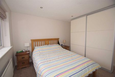 2 bedroom semi-detached house to rent - Photo 3