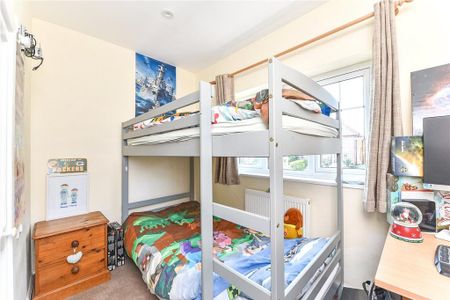 4 bedroom semi-detached house to rent - Photo 5