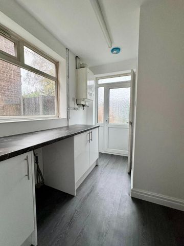 2 bedroom end of terrace house to rent - Photo 2