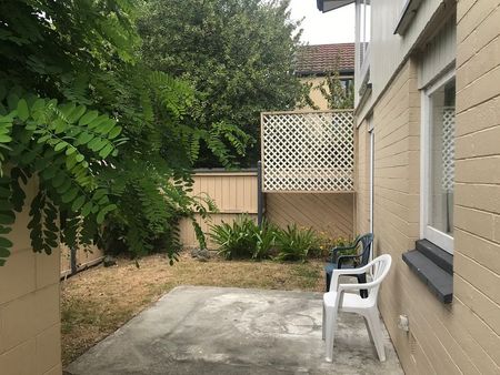 Riccarton Short term Furnished Bedsit - Photo 3