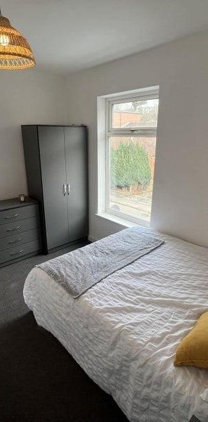 1 bedroom in a house share to rent - Photo 1