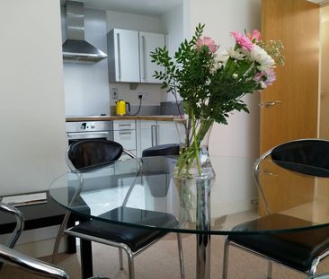 1 Bed Flat, Elektron Tower, E14 - Photo 6