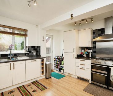 4 bedroom detached house to rent - Photo 3