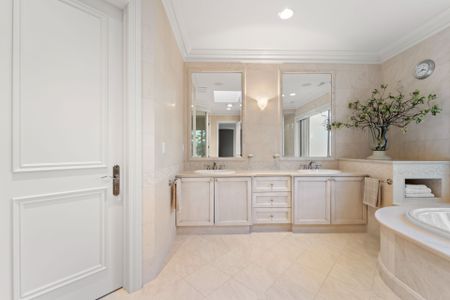 For Lease - 39 Rollscourt Drive, Toronto, Ontario - Photo 3